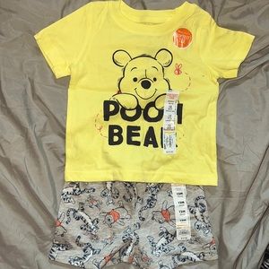 Pooh Bear Disney 2-piece Jumping Beans™️ 12 months T-shirt and shorts NWT